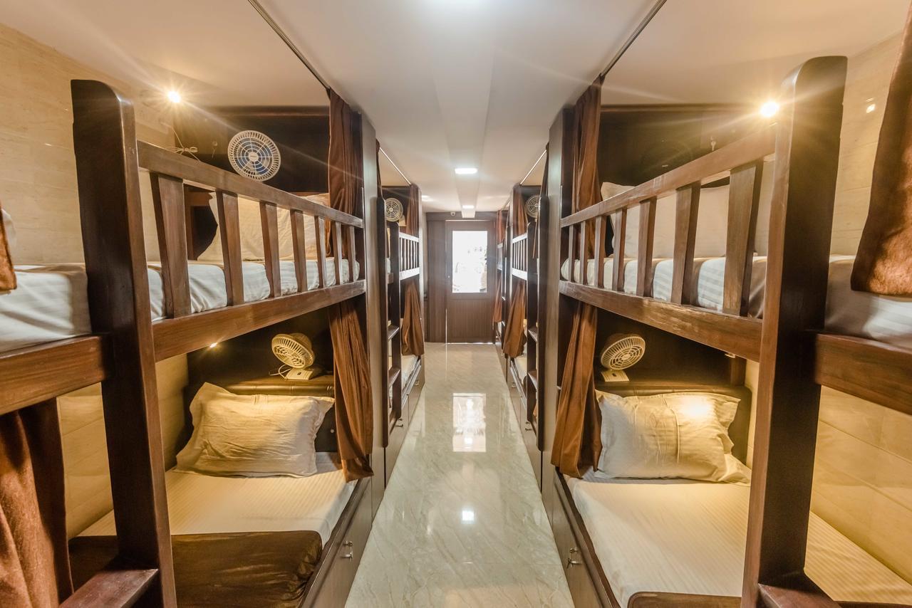 Awesome Dormitory - Men Only مومباي المظهر الخارجي الصورة